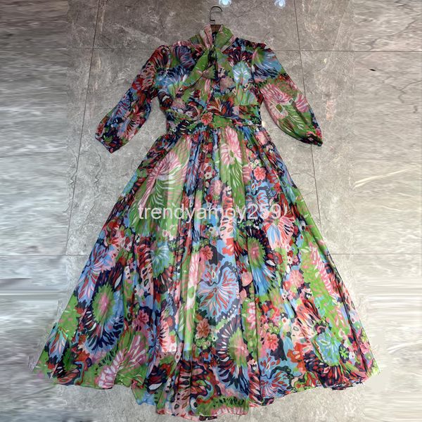 casual dresses spring and summer women's scarf neck middle sleeve green flower long holiday dress, Black;gray
casual dresses spring and summer women's scarf neck middle sleeve green flower long holiday dress, Black;gray