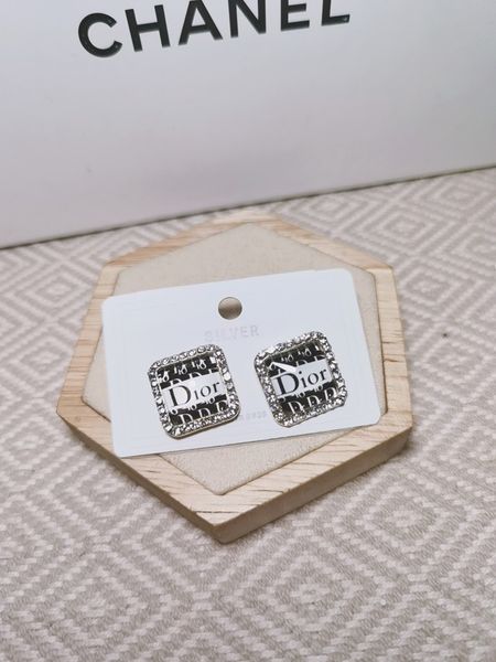 mixed simple 18k gold plated 925 silver stud brand designers geometric women crystal rhinestone pearl hoop round earring high quality, Golden;silver
mixed simple 18k gold plated 925 silver stud brand designers geometric women crystal rhinestone pearl hoop round earring high quality, Golden;silver