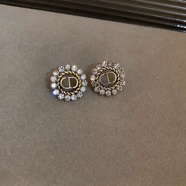 silver stud rhinestone-encrusted round ring earrings women fashion special-interest retro design ear studs personality minimalist elegant on, Golden
silver stud rhinestone-encrusted round ring earrings women fashion special-interest retro design ear studs personality minimalist elegant on, Golden