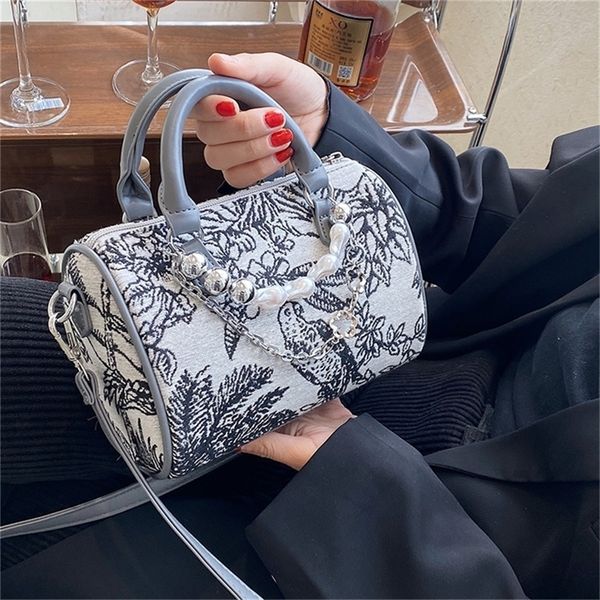 women chain embroidered trend canvas single messenger merchant for 61% off sell online
women chain embroidered trend canvas single messenger merchant for 61% off sell online
