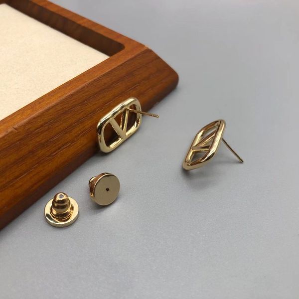 factory retail wholesale charm fashion gold stud earrings design luxury brand jewelry designer letter v women 18k gold simple square earring, Golden
factory retail wholesale charm fashion gold stud earrings design luxury brand jewelry designer letter v women 18k gold simple square earring, Golden