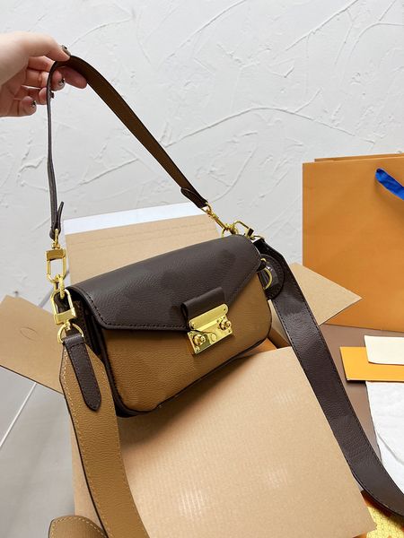 cross body designer bags shoulder handbags floral leather 4 color size 22cm fashion crossbody bag luxurious handbag
cross body designer bags shoulder handbags floral leather 4 color size 22cm fashion crossbody bag luxurious handbag