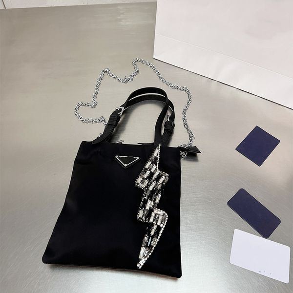2022 women's fashion chain shoulder bag luxury the totes bags classic black designer handbag crossbody nylon bag mini tote messenger pu
2022 women's fashion chain shoulder bag luxury the totes bags classic black designer handbag crossbody nylon bag mini tote messenger pu