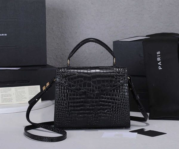new arrival popular factory direct sales cross body bag shoulder bags famous designer high capacity fashion simple luxurious handbag
new arrival popular factory direct sales cross body bag shoulder bags famous designer high capacity fashion simple luxurious handbag