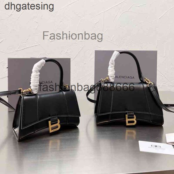 handbags balencaigass bag bags purses designer leather family 2022 hourglass high version women's handag crocodile pattern single 39g8
handbags balencaigass bag bags purses designer leather family 2022 hourglass high version women's handag crocodile pattern single 39g8
