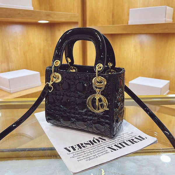 0x6c lacquered leather new style small fragrance princess bag 2022 light luxury one shoulder hand temperament messenger commuter bag
0x6c lacquered leather new style small fragrance princess bag 2022 light luxury one shoulder hand temperament messenger commuter bag