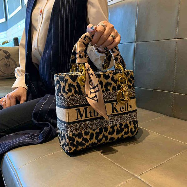 new fashion trend luxury brand designer bag wholesale kong leather women's print light single shoulder of
new fashion trend luxury brand designer bag wholesale kong leather women's print light single shoulder of