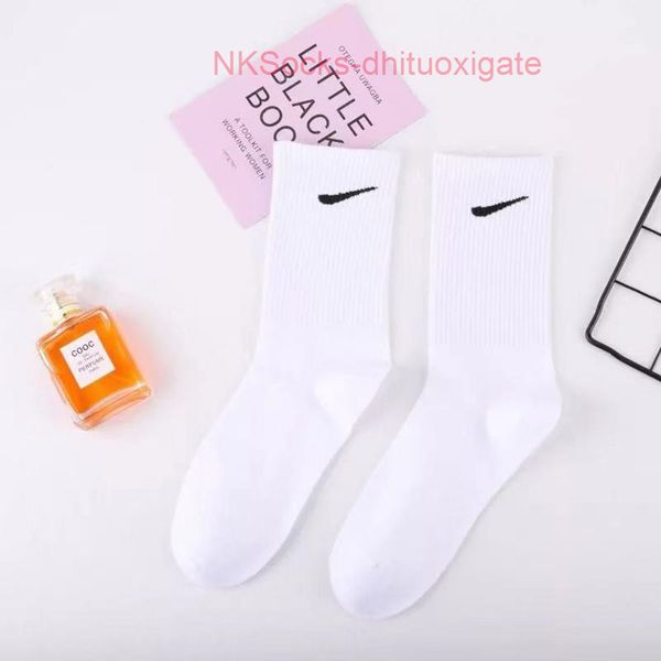 men's fashion classic hook brand socks middle tube sports moisture absorption sock casual men women luxury wear medium short sportsocks, Black
men's fashion classic hook brand socks middle tube sports moisture absorption sock casual men women luxury wear medium short sportsocks, Black
