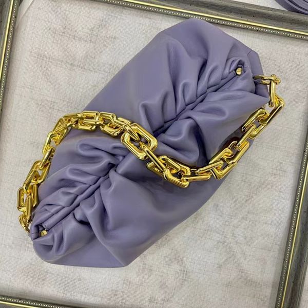 5a new r luxury women's bag handbag classic fashion leather brand tote one shoulder crossbody large capacity chain cloud clutch bags
5a new r luxury women's bag handbag classic fashion leather brand tote one shoulder crossbody large capacity chain cloud clutch bags