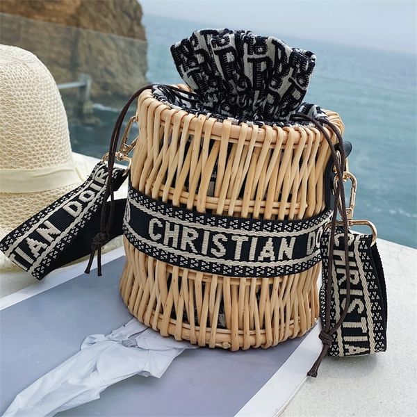 spot wholesale vegetable basket straw 2022 new beach manual rattan woven bag female broadband single shoulder messenger bag
spot wholesale vegetable basket straw 2022 new beach manual rattan woven bag female broadband single shoulder messenger bag