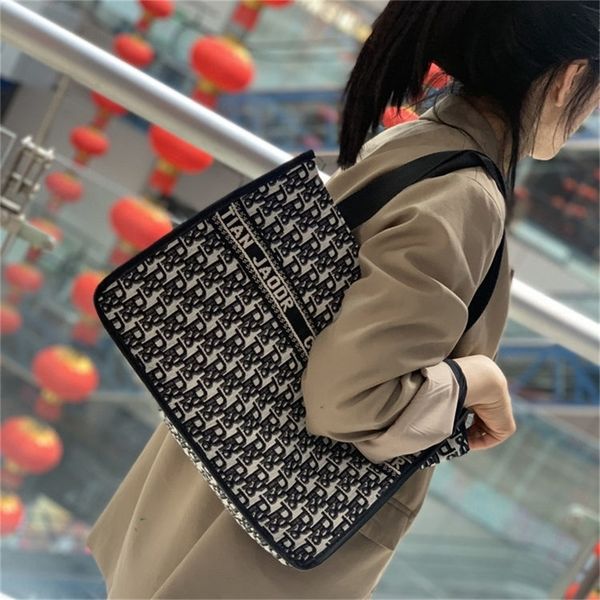 85% off sell at a low pricefashion one large capacity tote mommy work shopping 2ap
85% off sell at a low pricefashion one large capacity tote mommy work shopping 2ap