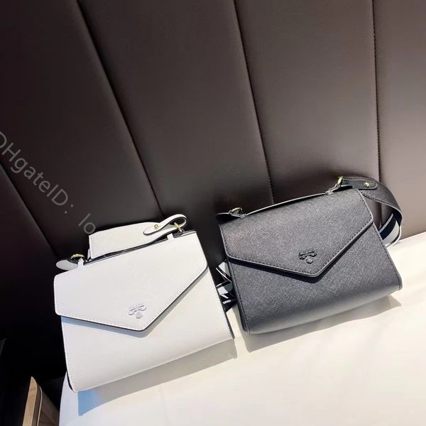 2022 famous designer bags messenger shoulder large size square casual tote bag shopping plain 20cm handle straps hasp lady fashion crossbody
2022 famous designer bags messenger shoulder large size square casual tote bag shopping plain 20cm handle straps hasp lady fashion crossbody
