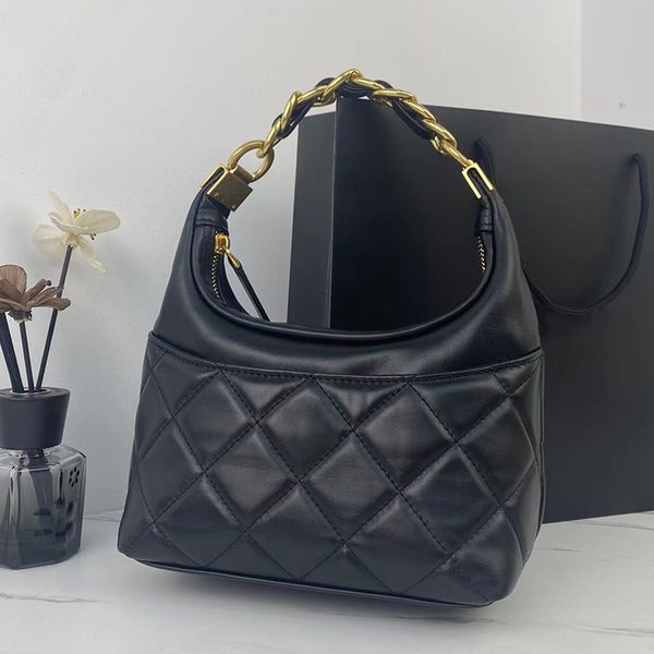 designer underarm bag retro plaid leather large capacity ladies new handbag fashion multifunctional diagonal shoulder bag
designer underarm bag retro plaid leather large capacity ladies new handbag fashion multifunctional diagonal shoulder bag