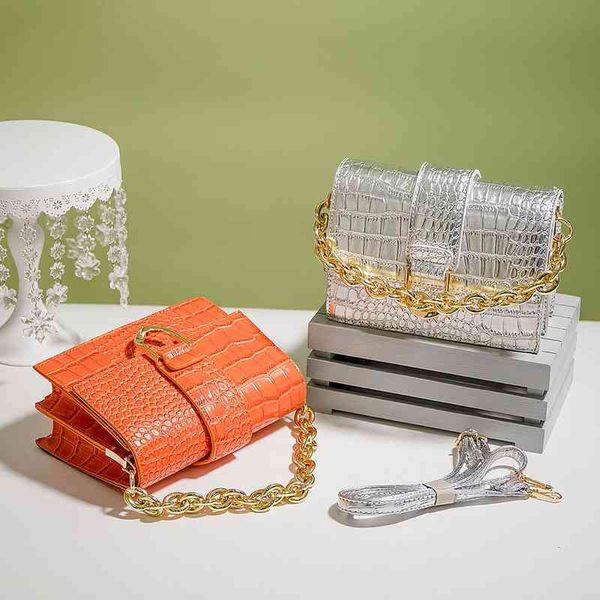 the new designer handbags 2022 trendy pattern woven female bag chained hand bags square shape
the new designer handbags 2022 trendy pattern woven female bag chained hand bags square shape