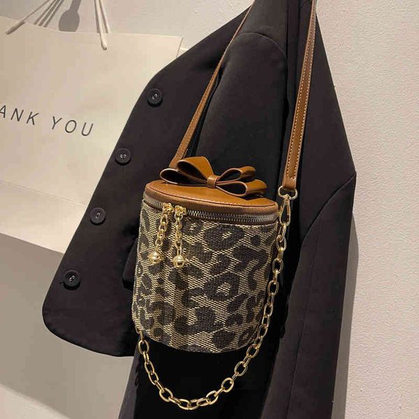 new fashion temperament armpit bag women's chain shoulder versatile leopard bucket portable msenger designer bags
new fashion temperament armpit bag women's chain shoulder versatile leopard bucket portable msenger designer bags