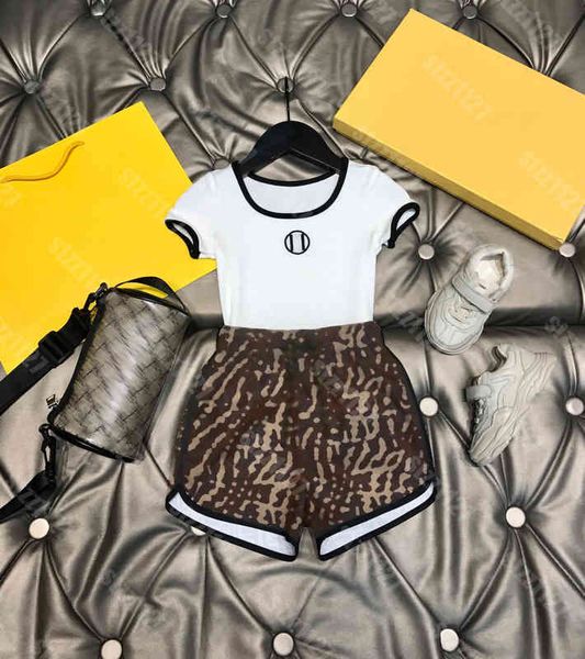simple baby clothes t-shirt sets boy girls cotton shorts t shirts 2 piece suit logo print brand tracksuit luxury brother and sister outfit t, White
simple baby clothes t-shirt sets boy girls cotton shorts t shirts 2 piece suit logo print brand tracksuit luxury brother and sister outfit t, White