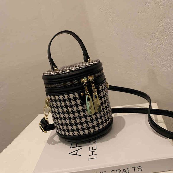 handbags bucket bag women's 2022 new texture one shoulder messenger bag version style leisure versatile handbag
handbags bucket bag women's 2022 new texture one shoulder messenger bag version style leisure versatile handbag