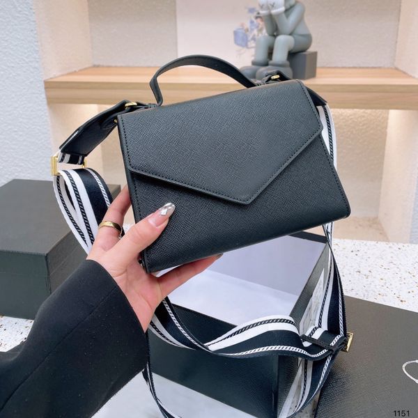 designer womens bag letter wide shoulder strap crossbody purse handbag tote genuine leather fashion cross body purses handbags wallets luxur
designer womens bag letter wide shoulder strap crossbody purse handbag tote genuine leather fashion cross body purses handbags wallets luxur