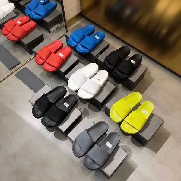 2022 fashion slide sandals slippers for men women with original box designer beach flip flops slipper pvc us9.5, Black
2022 fashion slide sandals slippers for men women with original box designer beach flip flops slipper pvc us9.5, Black