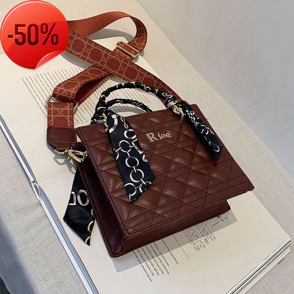 the factory directly fashion women's small 2022 new fashion one shoulder msenger bag net red portable princs bag wholesale low price
the factory directly fashion women's small 2022 new fashion one shoulder msenger bag net red portable princs bag wholesale low price
