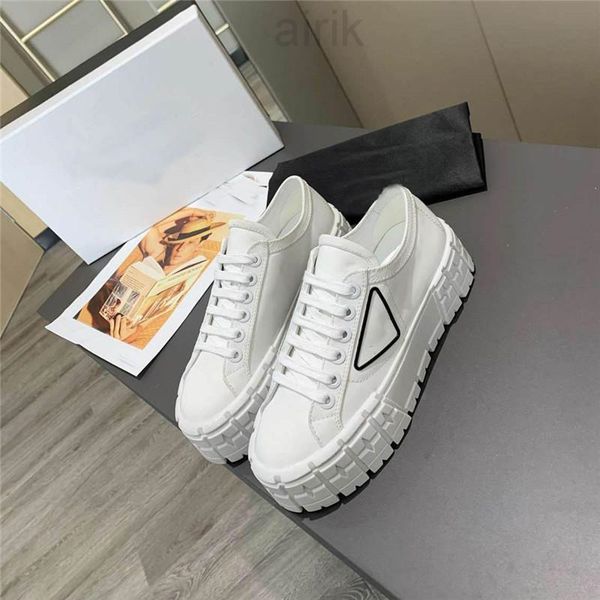nylon luxurys gabardine women casual shoes triple white designer canvas fashion flat sneakers sizes 35-40
nylon luxurys gabardine women casual shoes triple white designer canvas fashion flat sneakers sizes 35-40