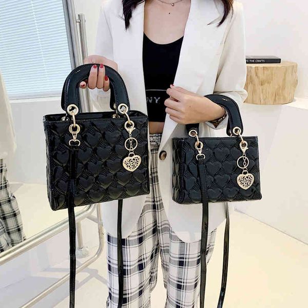 2022 trend purse classic women's bag heart-shaped lady handbag crossbody bags for women new fashion shoulder handbags
2022 trend purse classic women's bag heart-shaped lady handbag crossbody bags for women new fashion shoulder handbags