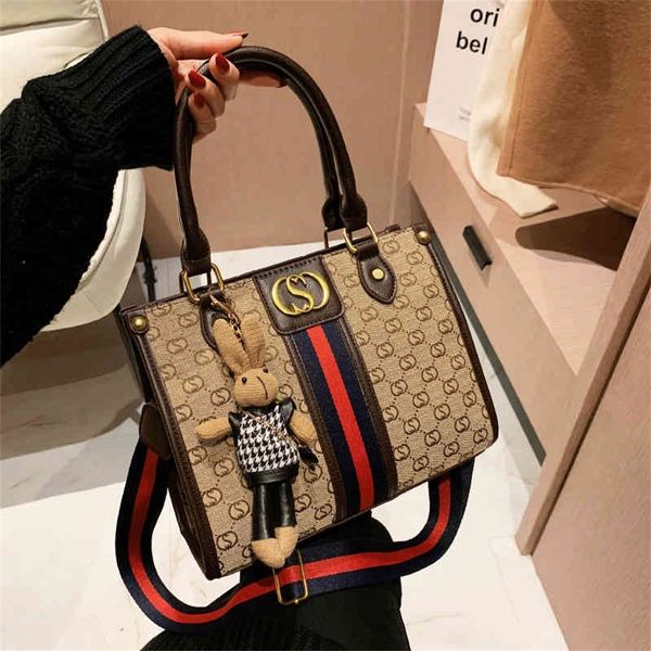 women's autumn and winter new high-capacity tote textured one messenger design purses online
women's autumn and winter new high-capacity tote textured one messenger design purses online