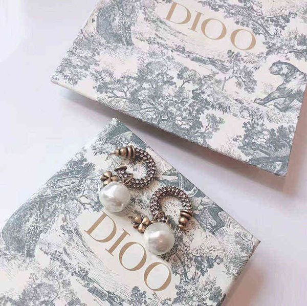 jewel made old c-shaped pearl earrings fashion trend full diamond clover earrings, Golden
jewel made old c-shaped pearl earrings fashion trend full diamond clover earrings, Golden