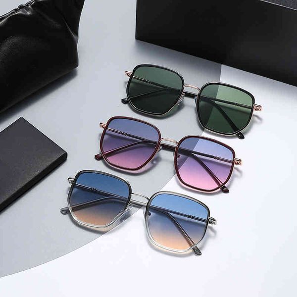 2022 new d red universal newfactory outlet fashion men's women's sunglasses2022 trendy latest sunglasses, White;black
2022 new d red universal newfactory outlet fashion men's women's sunglasses2022 trendy latest sunglasses, White;black
