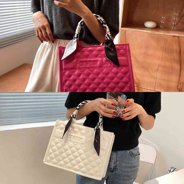 large capacity women's bag newwomen holiday beach casual tote handle bags fashion ladies
large capacity women's bag newwomen holiday beach casual tote handle bags fashion ladies