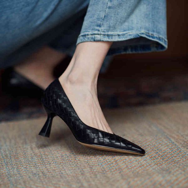 sandals french high heels women's thin shoes autumn shallow cow leather middle heel woven pointed single h6sd, Black
sandals french high heels women's thin shoes autumn shallow cow leather middle heel woven pointed single h6sd, Black
