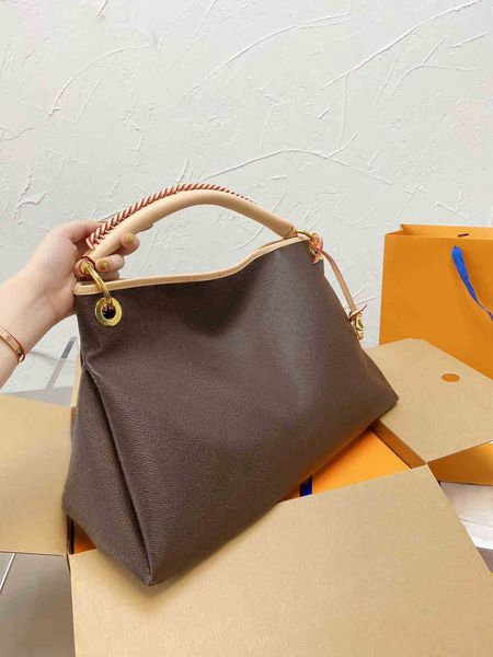 boots bag handbag designer bag tote women messenger fashion water ripple pendant shoulder purse leather soft and comfortable wallet
boots bag handbag designer bag tote women messenger fashion water ripple pendant shoulder purse leather soft and comfortable wallet