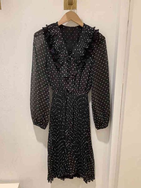 casual dresses autumn winter style lady v-neck lantern sleeve dot waist collection dress, Black;gray
casual dresses autumn winter style lady v-neck lantern sleeve dot waist collection dress, Black;gray