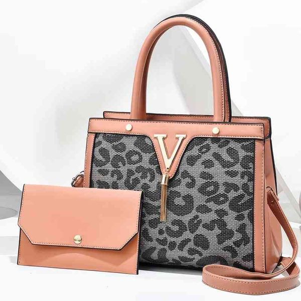 fashion women's new high-quality versatile bag luxury designer bag leisure fashion print mother cross shoulder hand
fashion women's new high-quality versatile bag luxury designer bag leisure fashion print mother cross shoulder hand