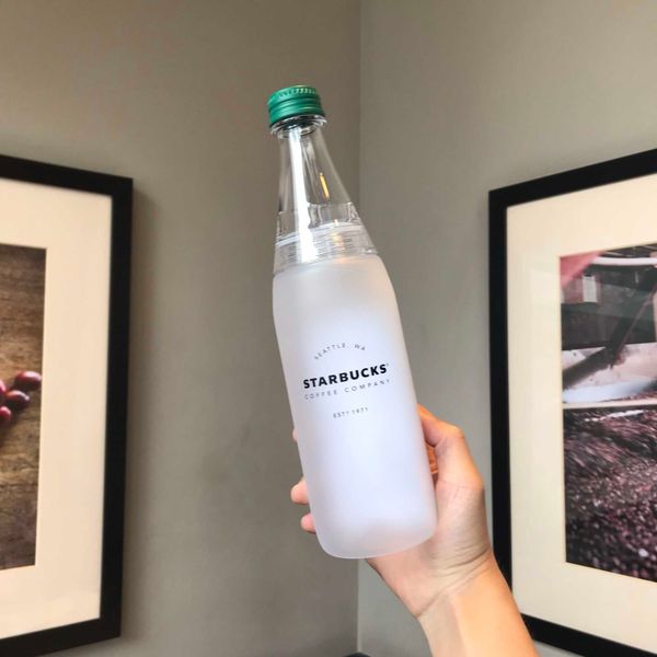 2019 starbucks cup summer new white classic heritage plastic water bottle water cup 710ml
2019 starbucks cup summer new white classic heritage plastic water bottle water cup 710ml