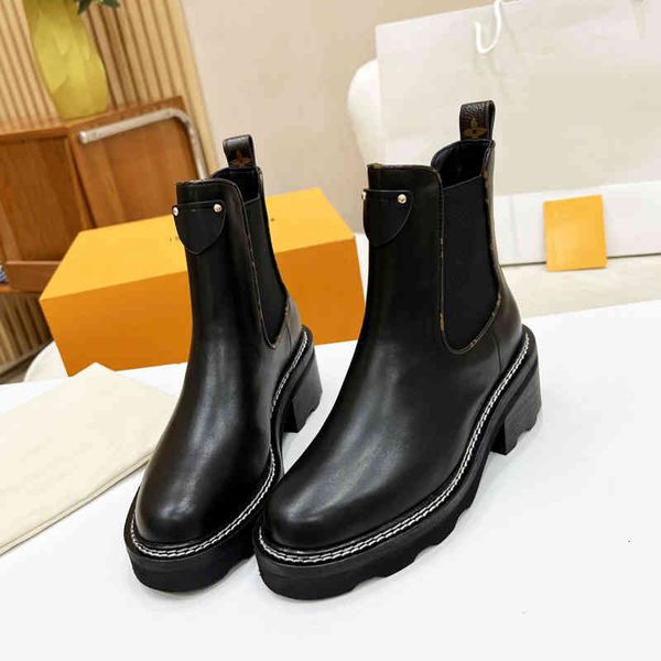 boots thick bottomed chelsea boots women's short autumn and winter british style black leather thick heel motorcycle bare martin 
boots thick bottomed chelsea boots women's short autumn and winter british style black leather thick heel motorcycle bare martin