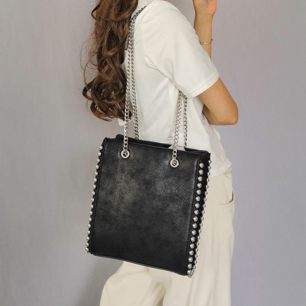 retro chains rivet large capacity tote bag women shoulder bags lady commuting pu leather purses bags solid color bag bead bolsa 220715
retro chains rivet large capacity tote bag women shoulder bags lady commuting pu leather purses bags solid color bag bead bolsa 220715