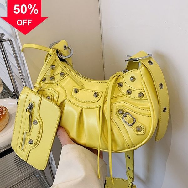 fashion fold 2022 and summer new personalized single texture msenger fashionable retro women's totes shoulder bag
fashion fold 2022 and summer new personalized single texture msenger fashionable retro women's totes shoulder bag