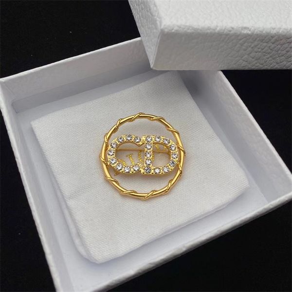 jewelry online 21 new fashion rope winding letter full diamond brooch women's brass high-grade, Gray
jewelry online 21 new fashion rope winding letter full diamond brooch women's brass high-grade, Gray