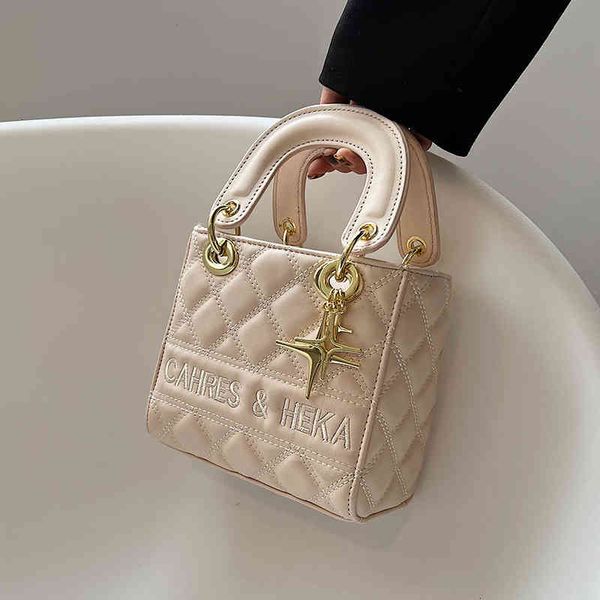 factory direct sale lingge embroidered thread women's 2022 summer new versatile ins messenger small portable diana designer bag
factory direct sale lingge embroidered thread women's 2022 summer new versatile ins messenger small portable diana designer bag