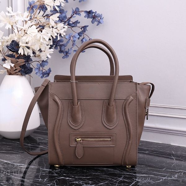 high-end leather smiling face portable bag female 2022 new fashion trend one-shoulder diagonal backpack
high-end leather smiling face portable bag female 2022 new fashion trend one-shoulder diagonal backpack