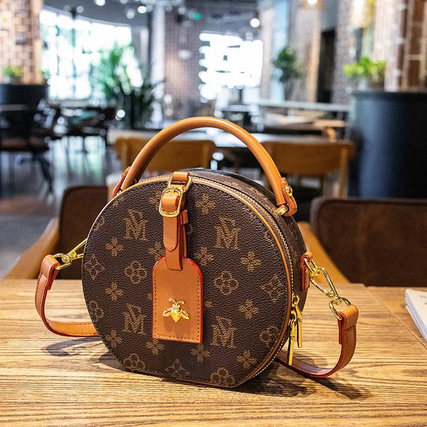 designer niche brand luxury design round one shoulder crossbody bag fashion rounded bags versatile printed rounding cake bag women's ha
designer niche brand luxury design round one shoulder crossbody bag fashion rounded bags versatile printed rounding cake bag women's ha