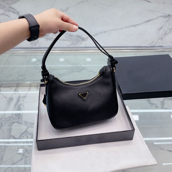 mini axillary bag women handbag purse genuine leather cowhide shoulder cross body bags fashion letters metal triangle crescent bag high-qual
mini axillary bag women handbag purse genuine leather cowhide shoulder cross body bags fashion letters metal triangle crescent bag high-qual