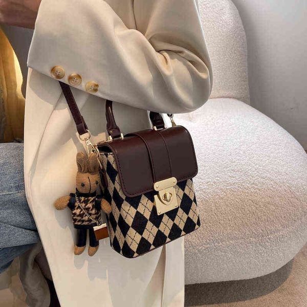 bag 2022 new popular high texture shoulder women's msenger 2022 factory online export fashion trendy brand ladies hand messenger bag
bag 2022 new popular high texture shoulder women's msenger 2022 factory online export fashion trendy brand ladies hand messenger bag