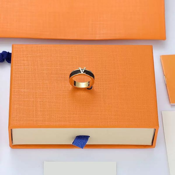 designers ring luxurys letter men's rings fashion women's classic jewelry v square couple pair ring 2 styles anniversary gift good, Silver
designers ring luxurys letter men's rings fashion women's classic jewelry v square couple pair ring 2 styles anniversary gift good, Silver