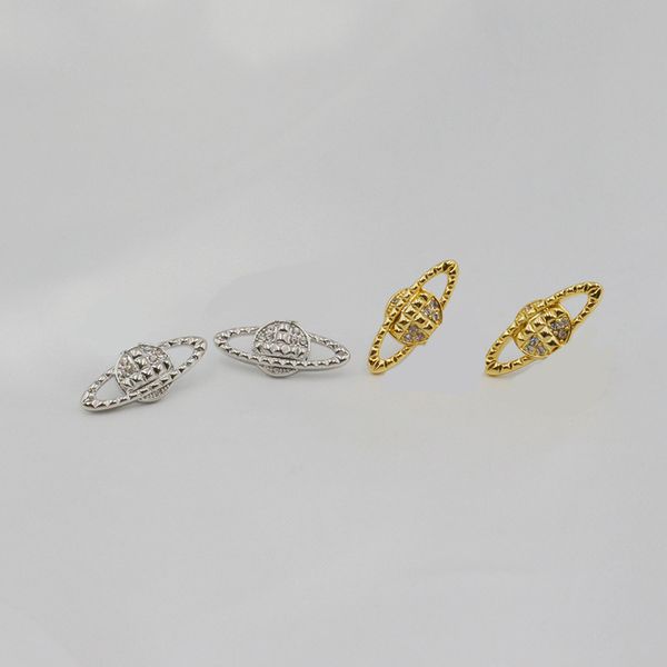 stud charm west queen saturn earrings wood star vivi designer niche zircon earrings pin is full of diamonds 1 :1 earring women original pack, Golden;silver
stud charm west queen saturn earrings wood star vivi designer niche zircon earrings pin is full of diamonds 1 :1 earring women original pack, Golden;silver
