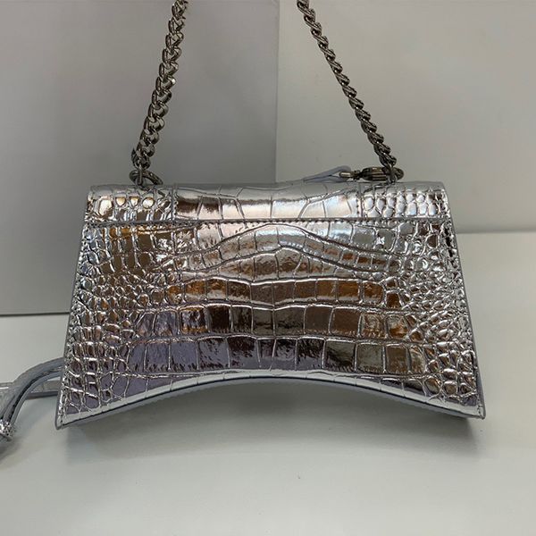 solid color hourglass messenger bag luxury designer handbag fashion ladies versatile bag leather curved shoulder bags with metal letter acce
solid color hourglass messenger bag luxury designer handbag fashion ladies versatile bag leather curved shoulder bags with metal letter acce