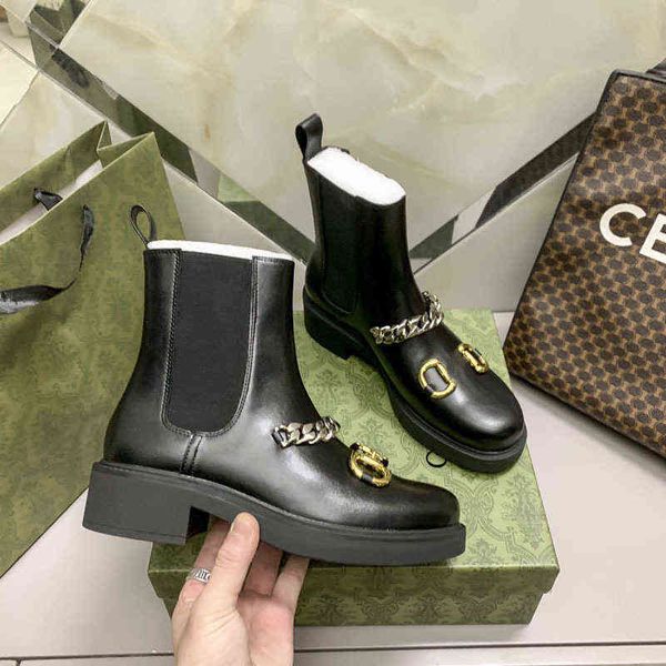 high version of winter g's horse rank buckle cuban chain round head short barrel thick bottom elastic chelsea short boots on both sides, Black
high version of winter g's horse rank buckle cuban chain round head short barrel thick bottom elastic chelsea short boots on both sides, Black