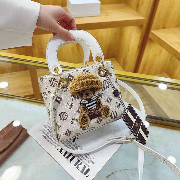2022 new spring popular bag fashion texture cartoon cute hand messenger princess diana bag female luxury designer
2022 new spring popular bag fashion texture cartoon cute hand messenger princess diana bag female luxury designer