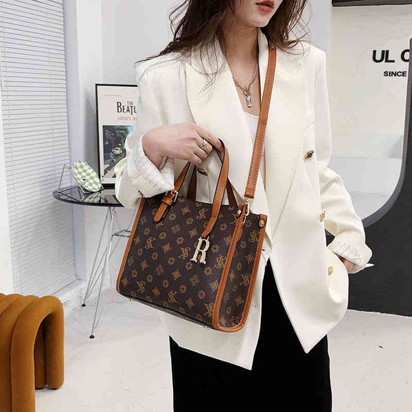 ladies fashion personality trend new brand bag wholesale women's 2022 printing high-capacity handbag versatile one shoulder
ladies fashion personality trend new brand bag wholesale women's 2022 printing high-capacity handbag versatile one shoulder